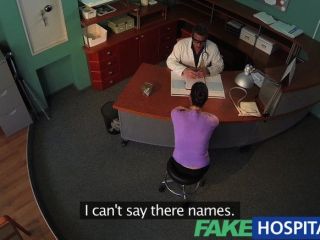 طبيب fakehospital تواجه امرأة سمراء جنسي