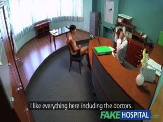 يستخدم fakehospital مفلس نجمة الاباحية السابق مهاراتها الجنسية مذهلة
