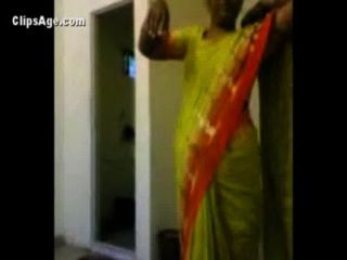 عمة في ساري الأخضر تعريض لها امام العري موكلها قبل ممارسة الجنس الهندي أشرطة الفيديو الاباحية