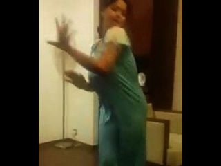 الهندي عمتي الرقص مع كبير الثدي