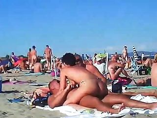 المتلصص الجنس الشاطئ مقلاع
