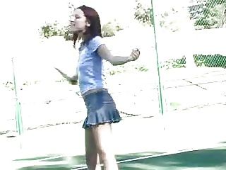 دانا فتف لعب التنس