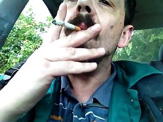 التدخين والركوب في السيارة