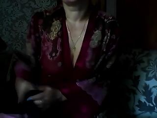 الساخنة الروسية ناضجة أمي إيلينا تلعب على سكايب